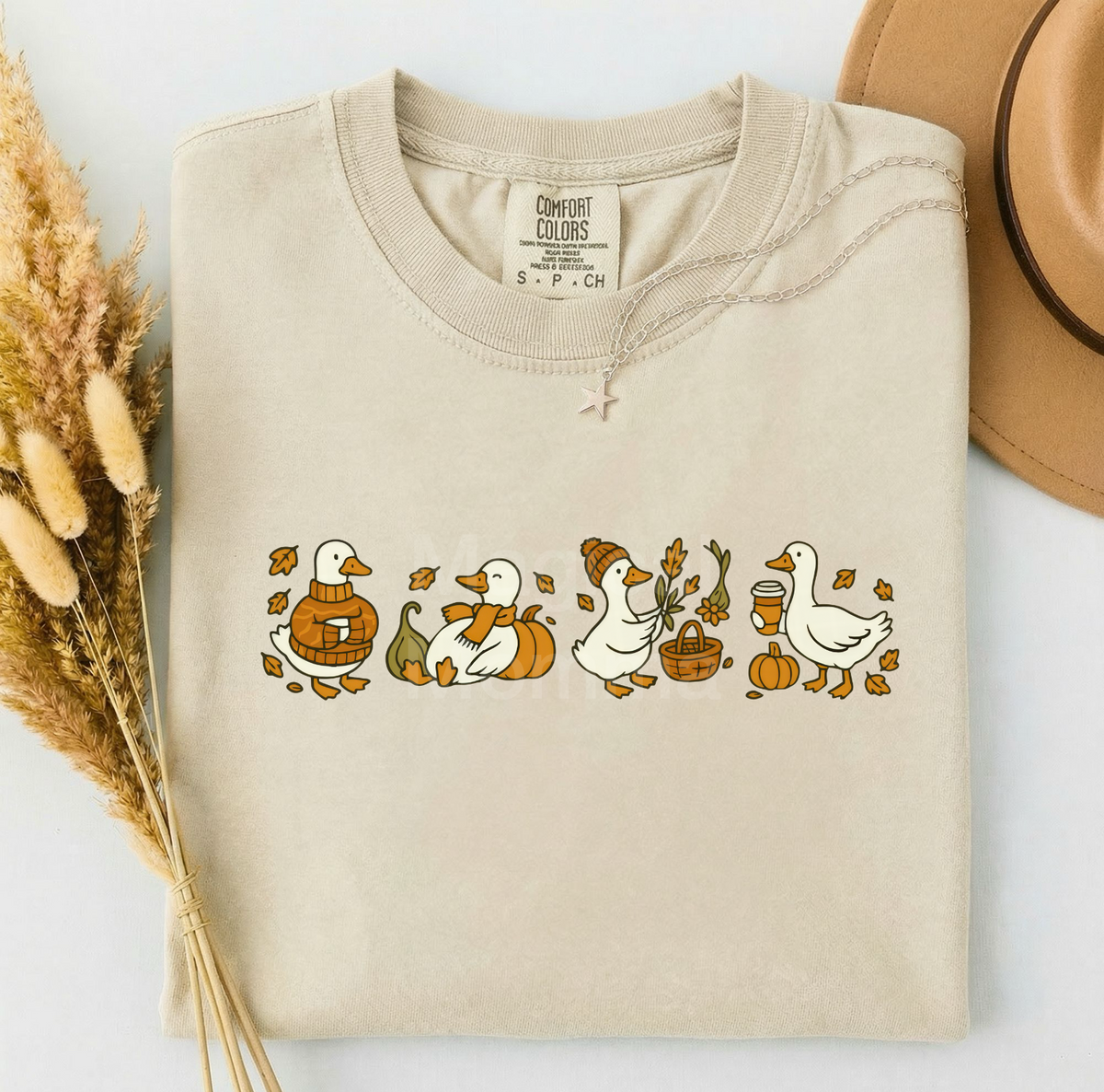 🍂🪿 Fall’s cuter with a little goose attitude!